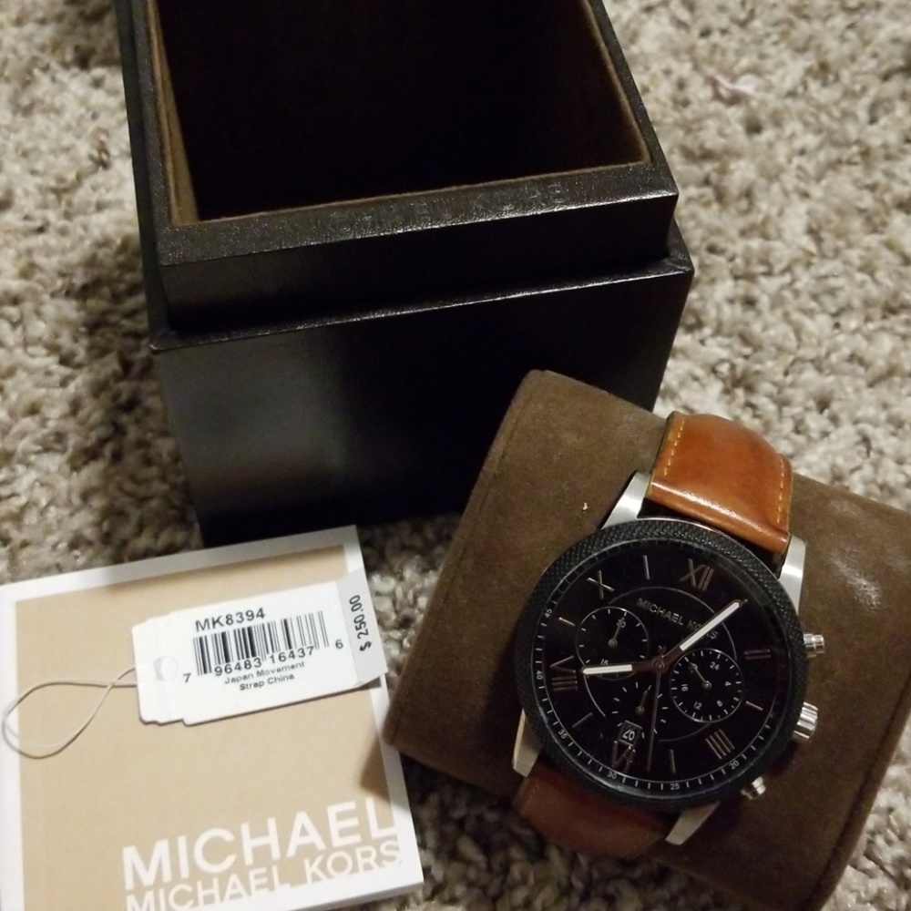 Michael Kors tan leather watch - Picture 2 of 6